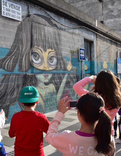Elementary students of CEIP Bergantiños during their visit to the walls